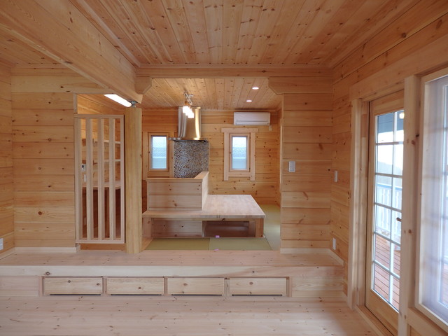 ログハウスの内装３ 北欧 ダイニング 他の地域 有限会社 アトリエエムズ Houzz ハウズ