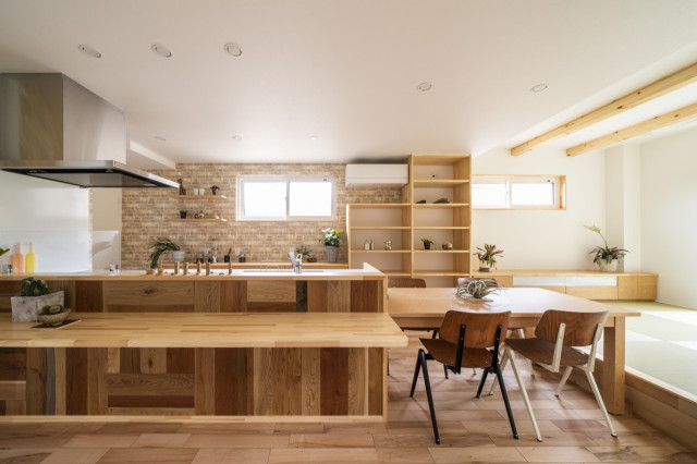 三角地に建てたアーリーアメリカン Contemporary Dining Room Other By グッドライフ黒田工務所 Houzz Uk