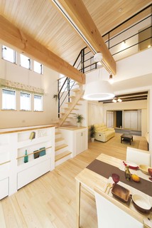 吹き抜けのダイニングの事例画像 Houzz