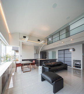 天井高４ｍのリビング Modern Dining Room Osaka By スタジオクランツォ Houzz