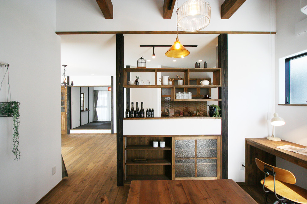 室内は塗り壁 柱は黒く 古民家風に仕上げた内装 Japanese Dining Room Other By Taisei Home 室内は塗り壁 柱は黒く 古民家風に仕上げた内装 Japanese Dining Room Other By Taisei Home