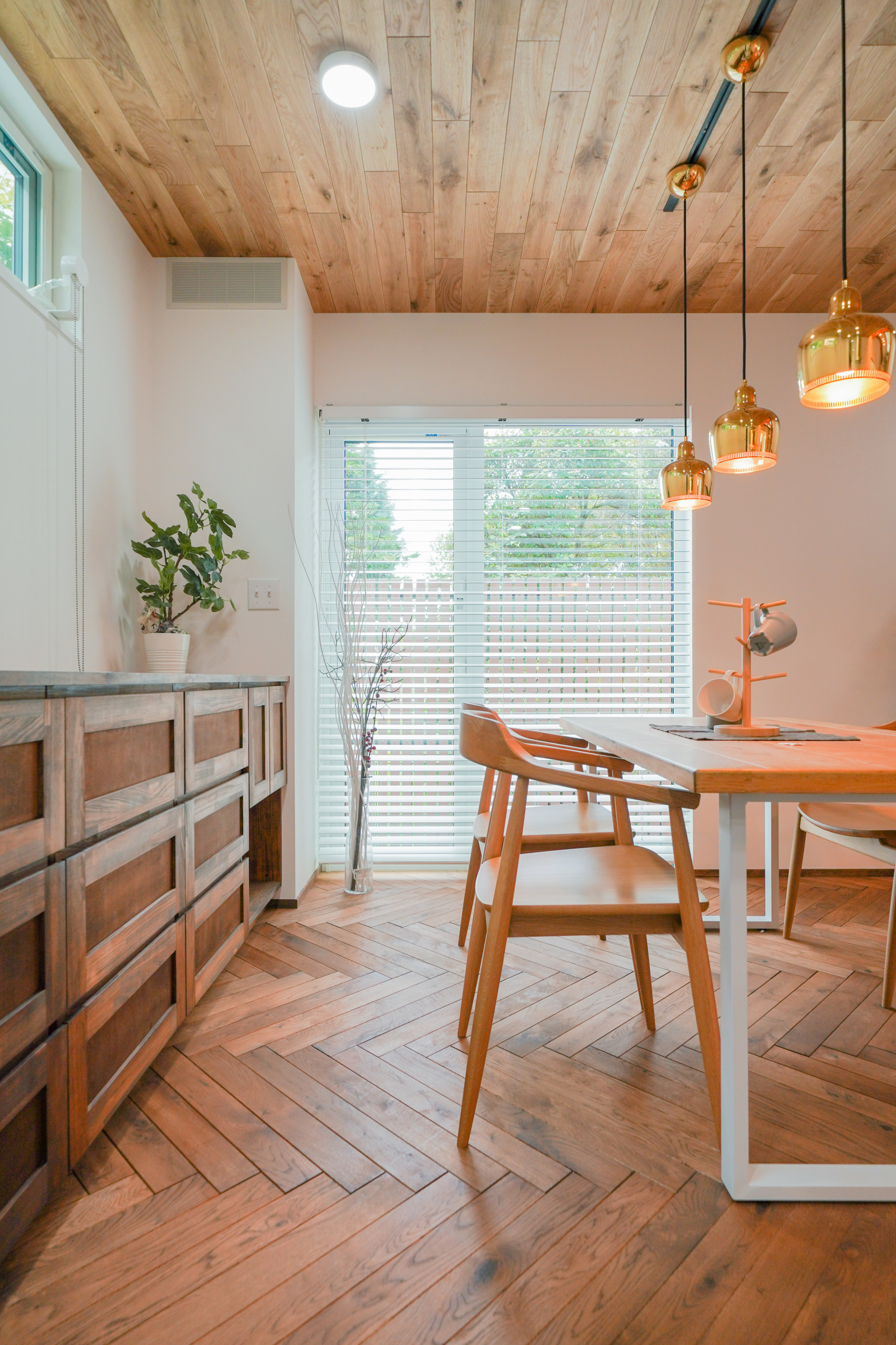東京都小金井市 ホテルライク スタイル Industrial Dining Room Tokyo Suburbs By House 株式会社未来建築工房 注文住宅事業部 Houzz