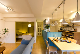 水色の腰壁がかわいい かもめ食堂 好きなあなたにぴったりな北欧デザイン Scandinavian Dining Room Other By Reforco リフォルコ Houzz