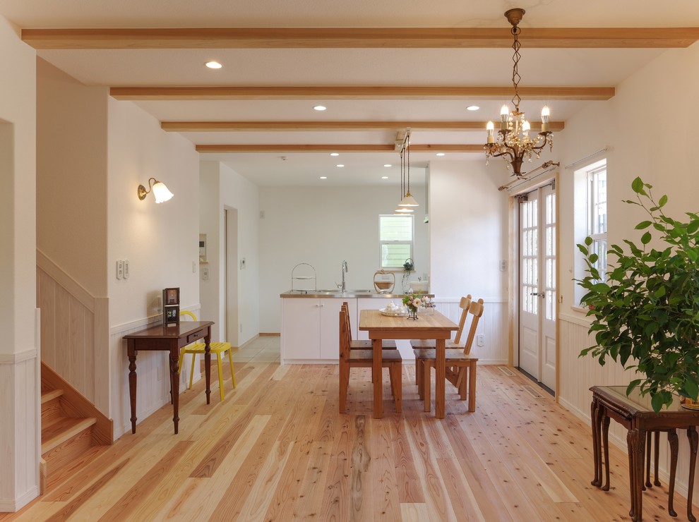 洋風な大屋根の家 Transitional Dining Room Other By 宮崎建設 一級建築士事務所 Houzz
