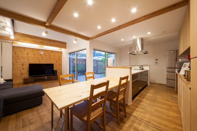 照明の影がおしゃれな住宅 Country Dining Room Other By 株式会社住工房スタイル Houzz Au