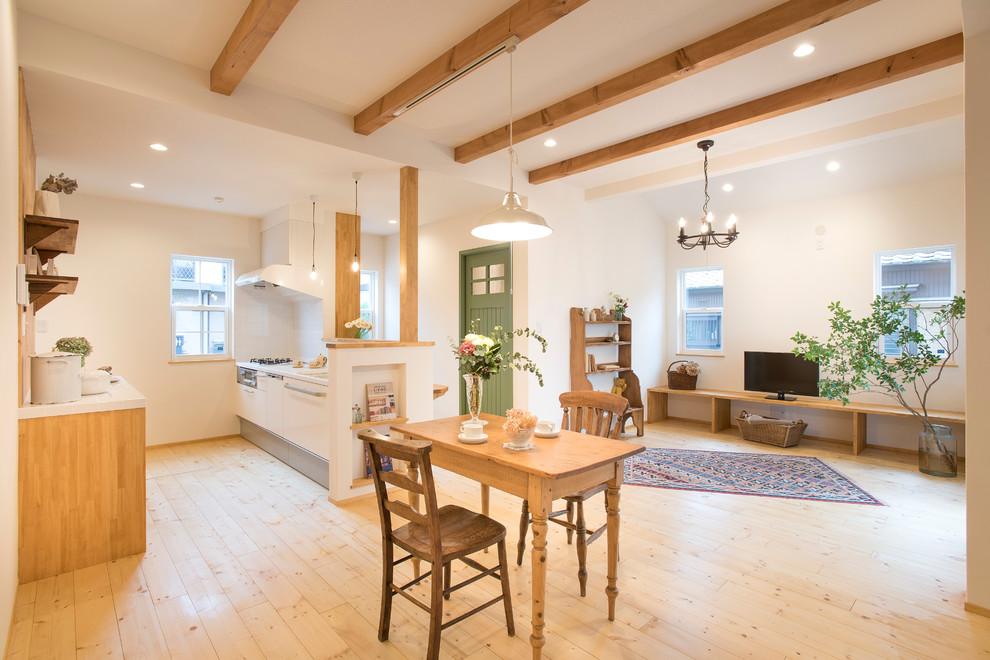 玄関から見える景色が素敵なお家 Farmhouse Dining Room Nagoya By 株式会社夢工房キッチンくらぶ Houzz