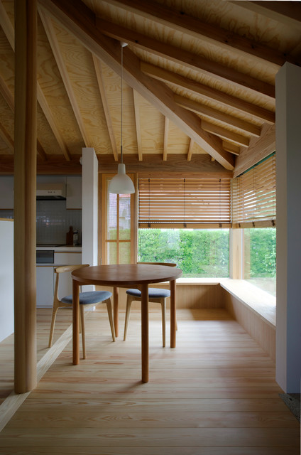 窓際の光だまりが心地よい方形屋根の家 Asiatico Comedor Otras Zonas De High Quality Build Houzz