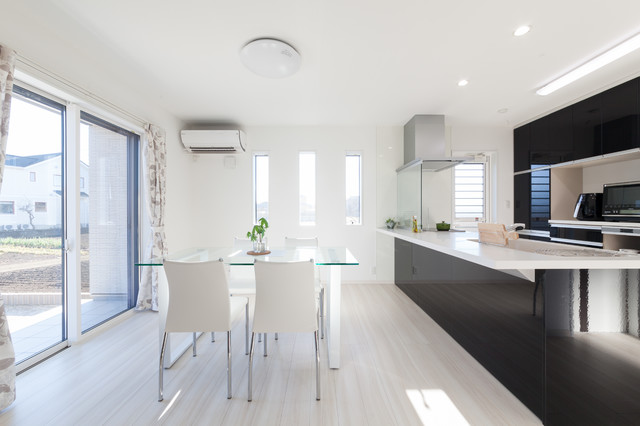 総タイル張りの家 Moderne Salle A Manger Autres Perimetres Par 匠の会住宅 Houzz