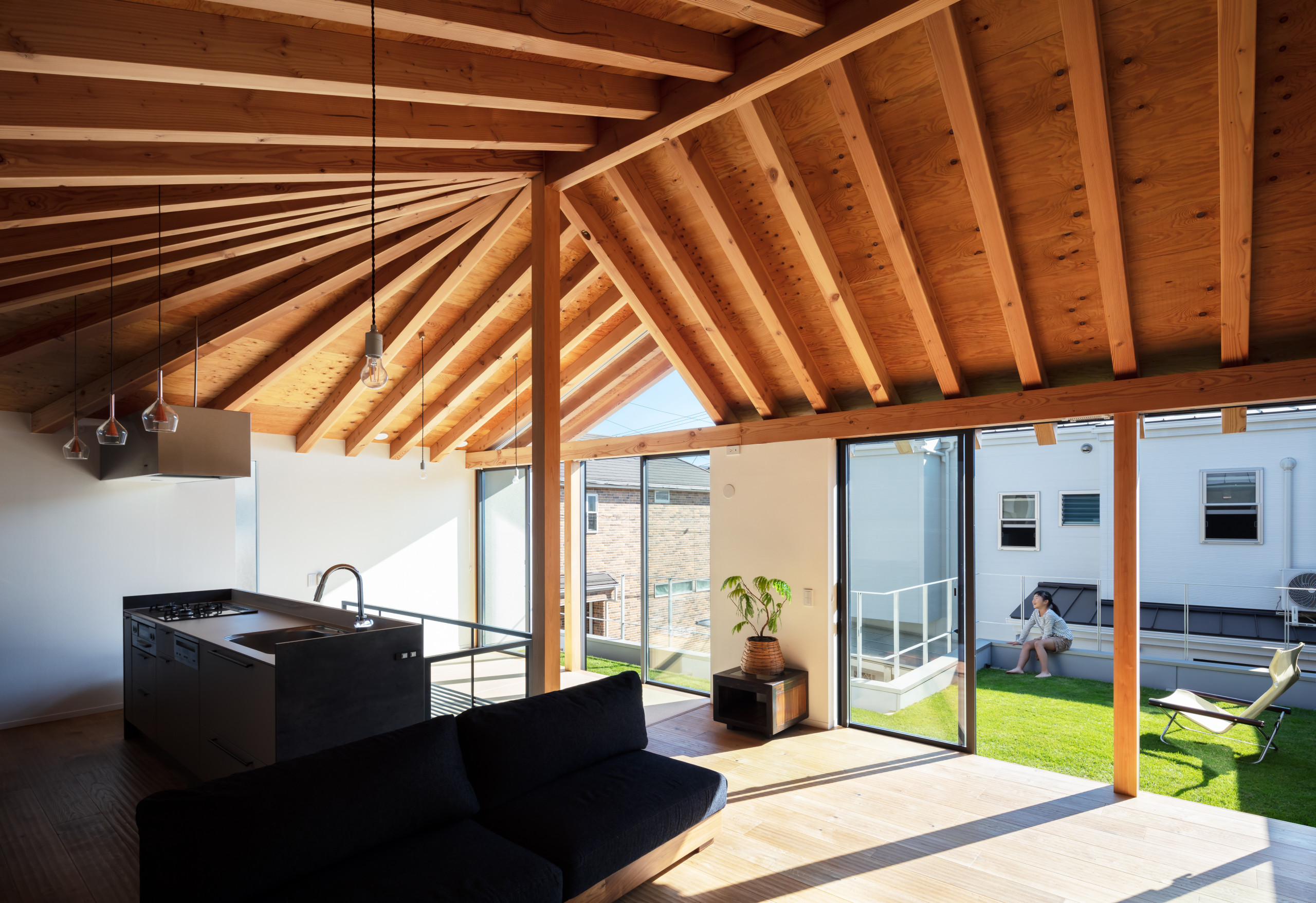 芝生のある曲がり屋根の家 Contemporary Dining Room Other By Akka Houzz