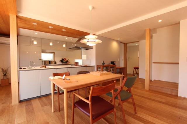 蔀屋の家 Modern Dining Room Osaka By 株式会社木又工務店 Houzz Uk