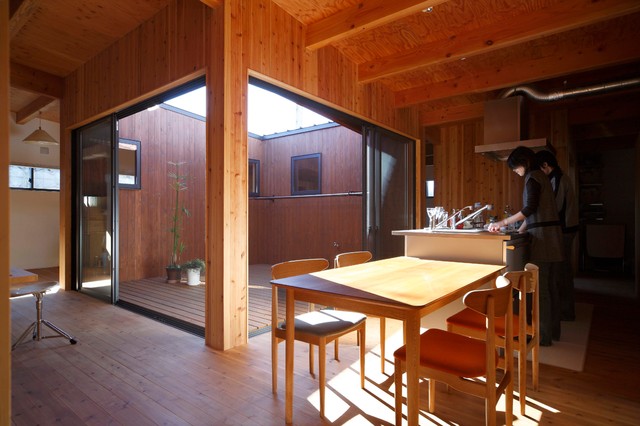 薪ストーブと中庭のある平屋の家 Lantlig Matplats Yokohama Av Shinsuke Fujii Architects Houzz