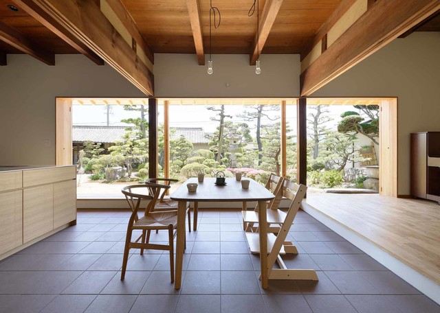 通り土間のある家 Asiatico Comedor Otras Zonas De M5 Architecte一級建築士事務所 Houzz