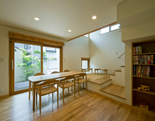 階段とつながるダイニング Skandinavskij Stolovaya Nagoya Ot Eksperta アール アンド エス設計工房 Houzz Rossiya