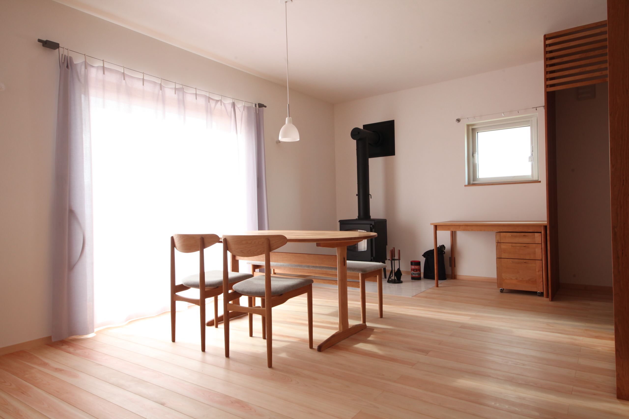 75 Beautiful Scandinavian Dining Room With A Tile Fireplace Pictures Ideas August 21 Houzz