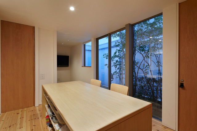 8house ミニマリストの二世帯住宅 Retro Salle A Manger Tokyo Par Arbol一級建築士事務所 Houzz 8house ミニマリストの二世帯住宅 Retro Salle A Manger Tokyo Par Arbol一級建築士事務所 Houzz