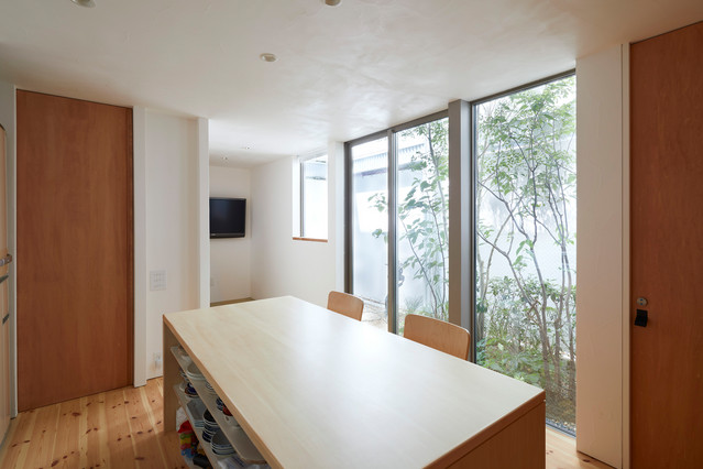 8house ミニマリストの二世帯住宅 Retro Dining Room Tokyo By Arbol一級建築士事務所 Houzz 8house ミニマリストの二世帯住宅 Retro Dining Room Tokyo By Arbol一級建築士事務所 Houzz