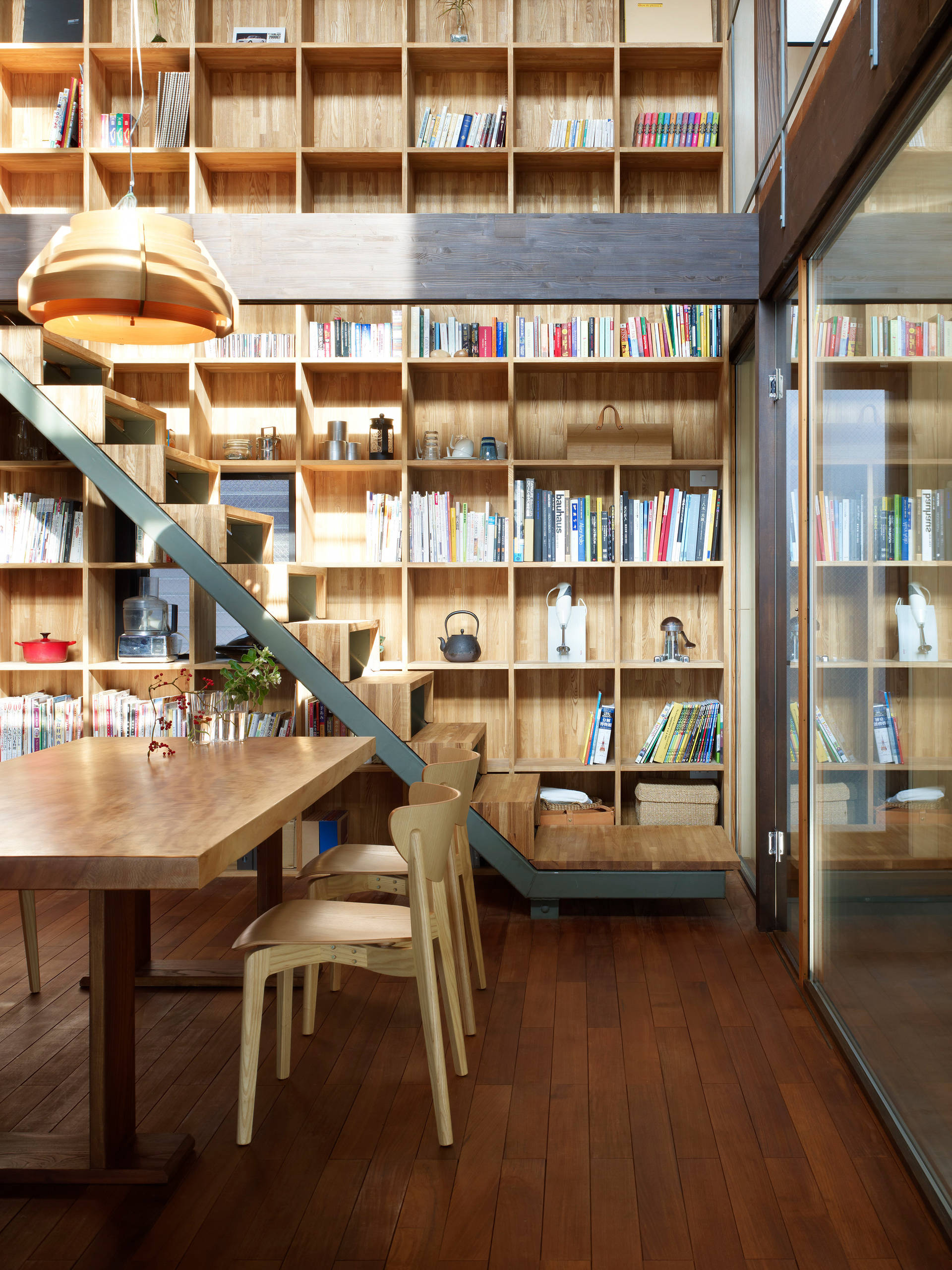 A House Made Of Two Contemporary Dining Room Yokohama By 中佐昭夫 ナフ アーキテクト デザイン Houzz