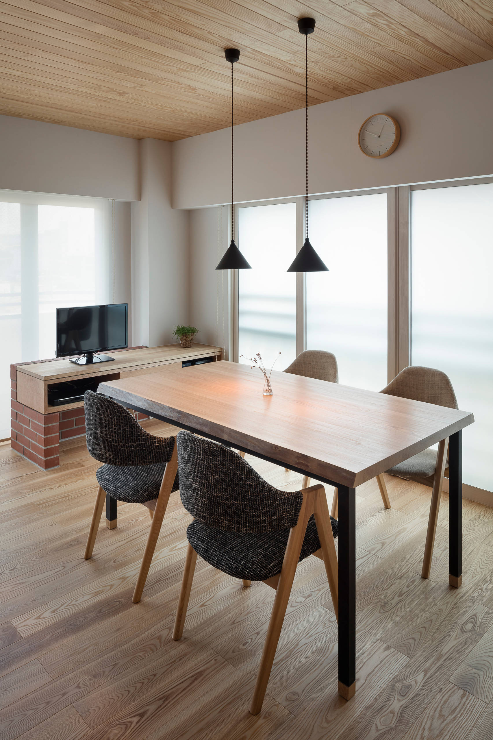 Ensemble レンガの家具で間仕切るマンションリノベーション Contemporary Dining Room Other By 内海聡建築設計事務所 Houzz