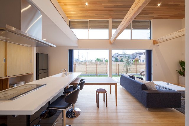 L字型の家 デッキも庭も広々と Scandinavian Dining Room Other By 株式会社住工房スタイル Houzz