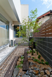 小さいおしゃれなモダンスタイルのテラス 中庭の画像 21年9月 Houzz ハウズ