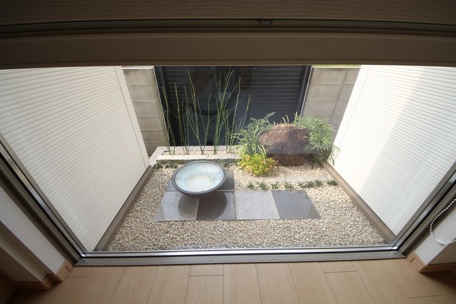 下窓から見える坪庭空間 Japanese Patio Other By 株式会社 清光園 Houzz Ie