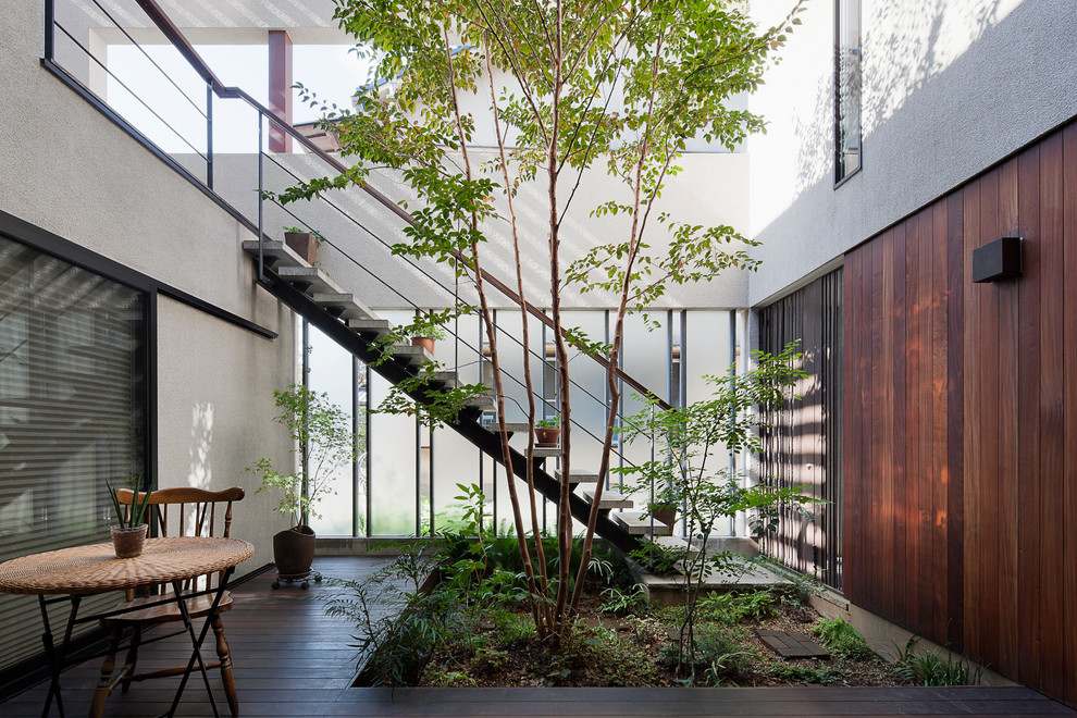 中庭のある3階建て二世帯住宅 Contemporary Patio Tokyo By 株式会社中野工務店 Houzz