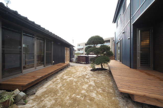 古民家再生 改修後 庭 ウッドデッキ Japones Patio Otras Zonas De かかりつけ大工 株式会社 友建 Houzz 古民家再生 改修後 庭 ウッドデッキ Japones Patio Otras Zonas De かかりつけ大工 株式会社 友建 Houzz