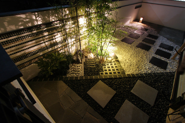 和モダンの坪庭 Smile Garden D S 兵庫県ｔ様邸 Japanese Patio Tokyo Suburbs By Proの 庭照明 ライティングマイスター Houzz