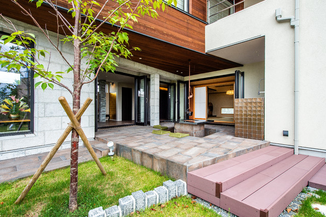 囲炉裏のあるテラス Asiatico Patio Otras Zonas De 株式会社 Whale House Houzz