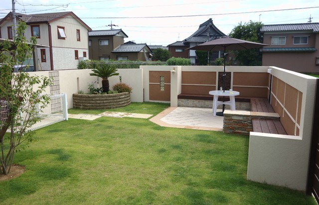 愛犬と過ごすリゾートホテルのような庭 地中海 テラス 中庭 他の地域 グリーンステージ Houzz ハウズ 愛犬と過ごすリゾートホテルのような庭 地中海 テラス 中庭 他の地域 グリーンステージ Houzz ハウズ