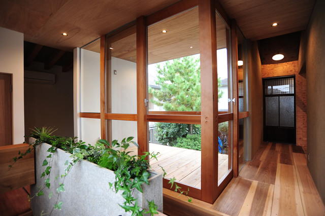 持送りの家 Asiatico Fachada Osaka De 有限会社 モノスタ 70 Houzz