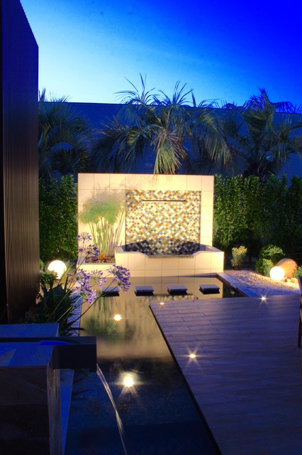 水と光のホームリゾートガーデン 株式会社m S Planning 千葉県ｗ様邸 Tropical Patio Other By Proの庭照明 ライティングマイスター Houzz Uk