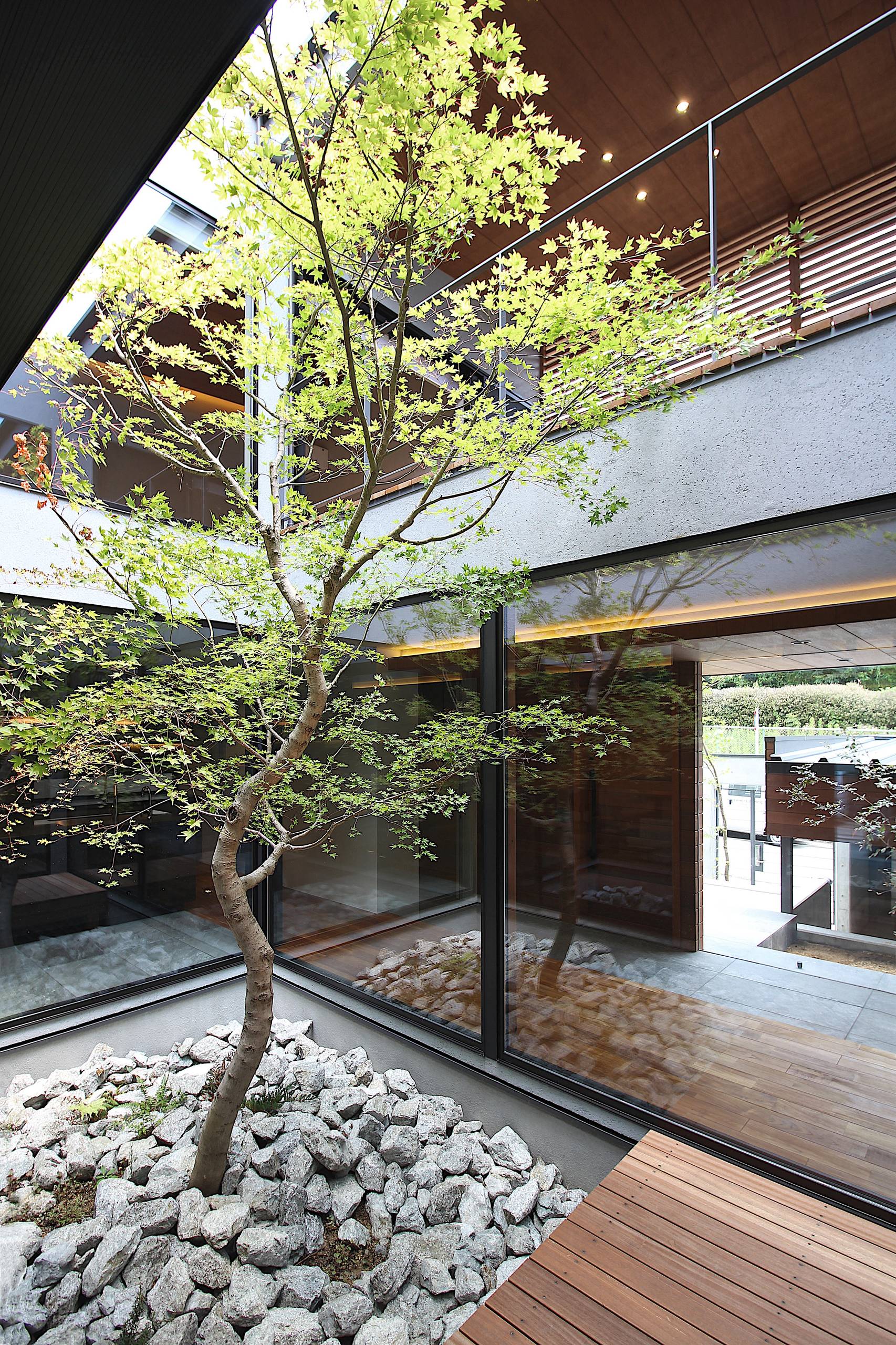 おしゃれなテラス 中庭の画像 21年9月 Houzz ハウズ