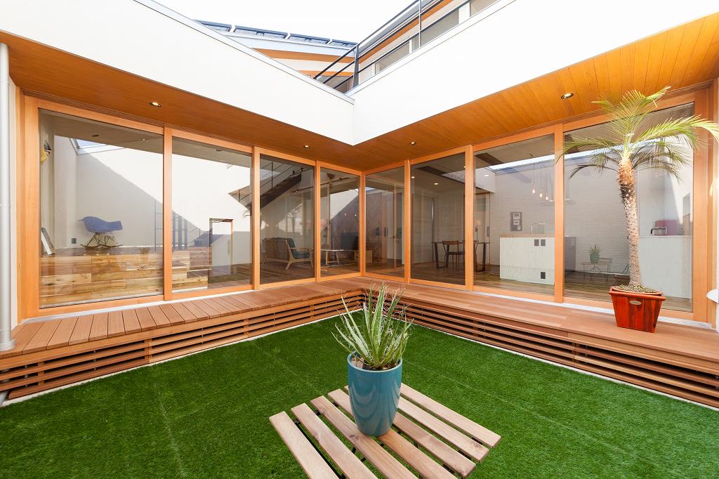 おしゃれなコンテンポラリースタイルのテラス 中庭 張り出し屋根 の画像 21年9月 Houzz ハウズ おしゃれなコンテンポラリースタイルのテラス 中庭 張り出し屋根 の画像 21年9月 Houzz ハウズ