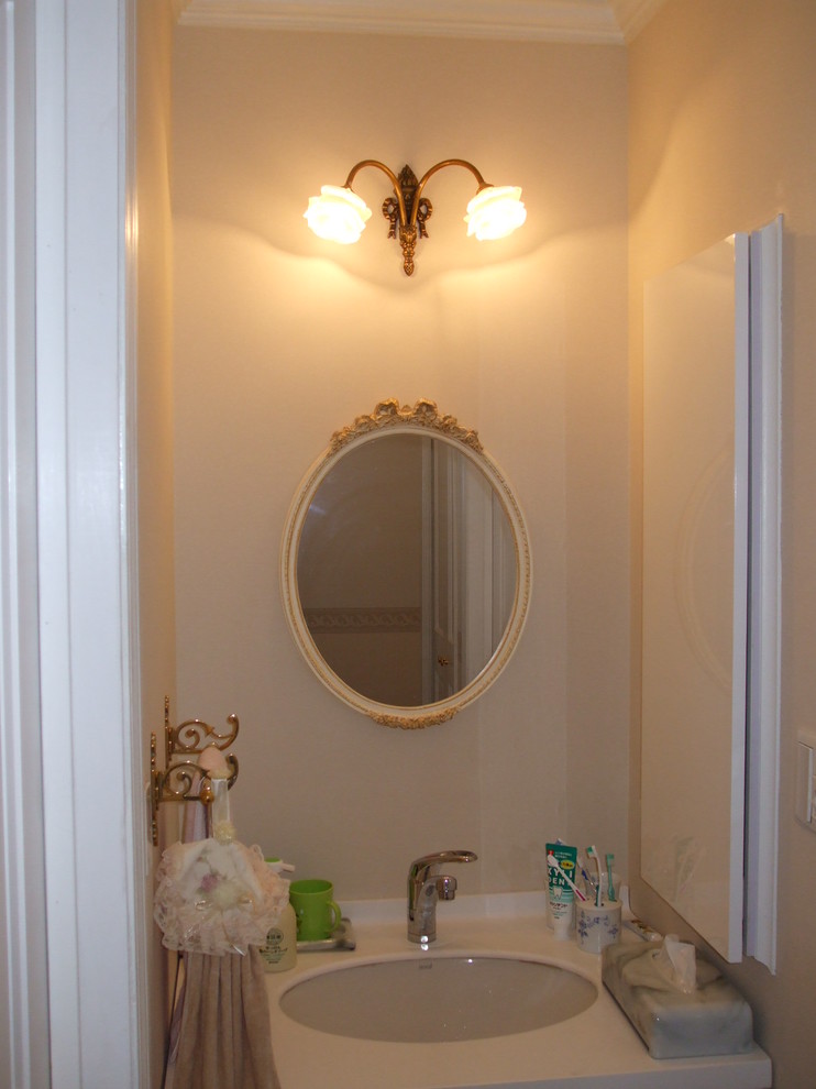 トイレ 洗面の照明 ガラスシェードのブラケットライト Traditional Powder Room Other By コンコルディア 照明 Houzz