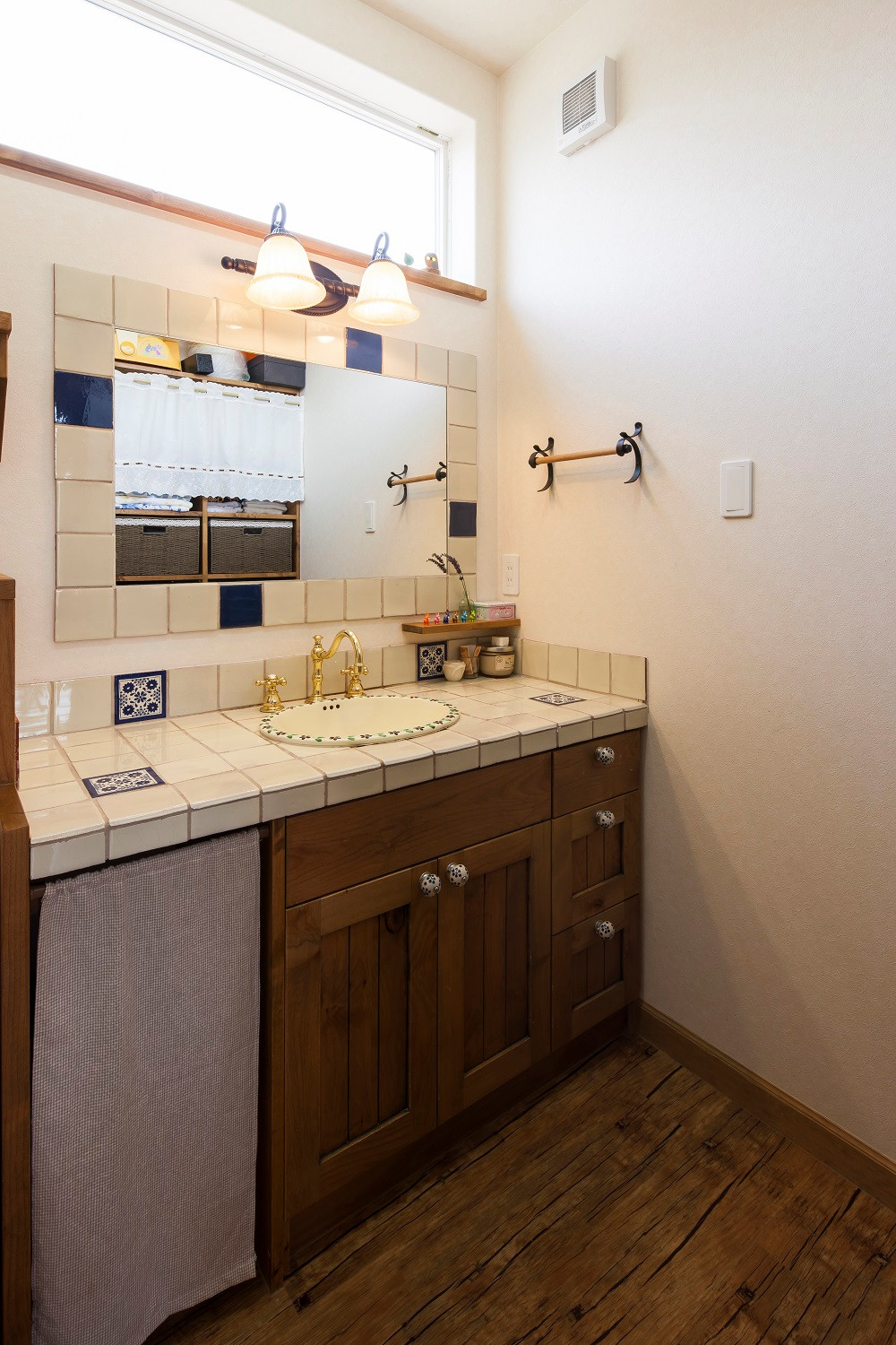75 Beautiful Wood Look Tile Floor Powder Room Pictures Ideas May 2021 Houzz
