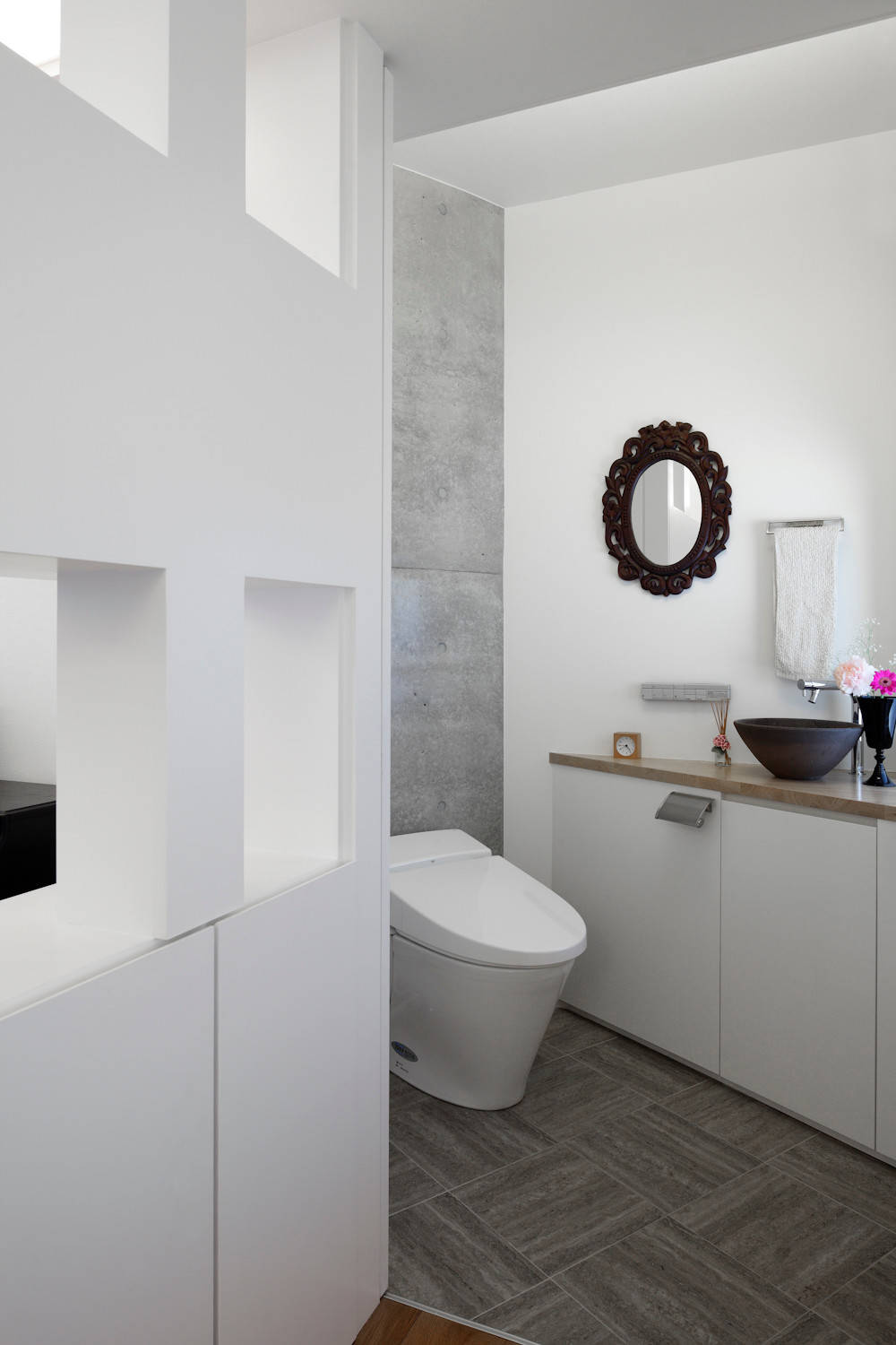 休符の家 Rc円弧壁 木造で耐震の新しいカタチ Contemporary Powder Room Tokyo Suburbs By 長谷川建築デザインオフィス Hasegawadesign Houzz 休符の家 Rc円弧壁 木造で耐震の新しいカタチ Contemporary Powder Room Tokyo Suburbs By 長谷川建築デザインオフィス Hasegawadesign Houzz