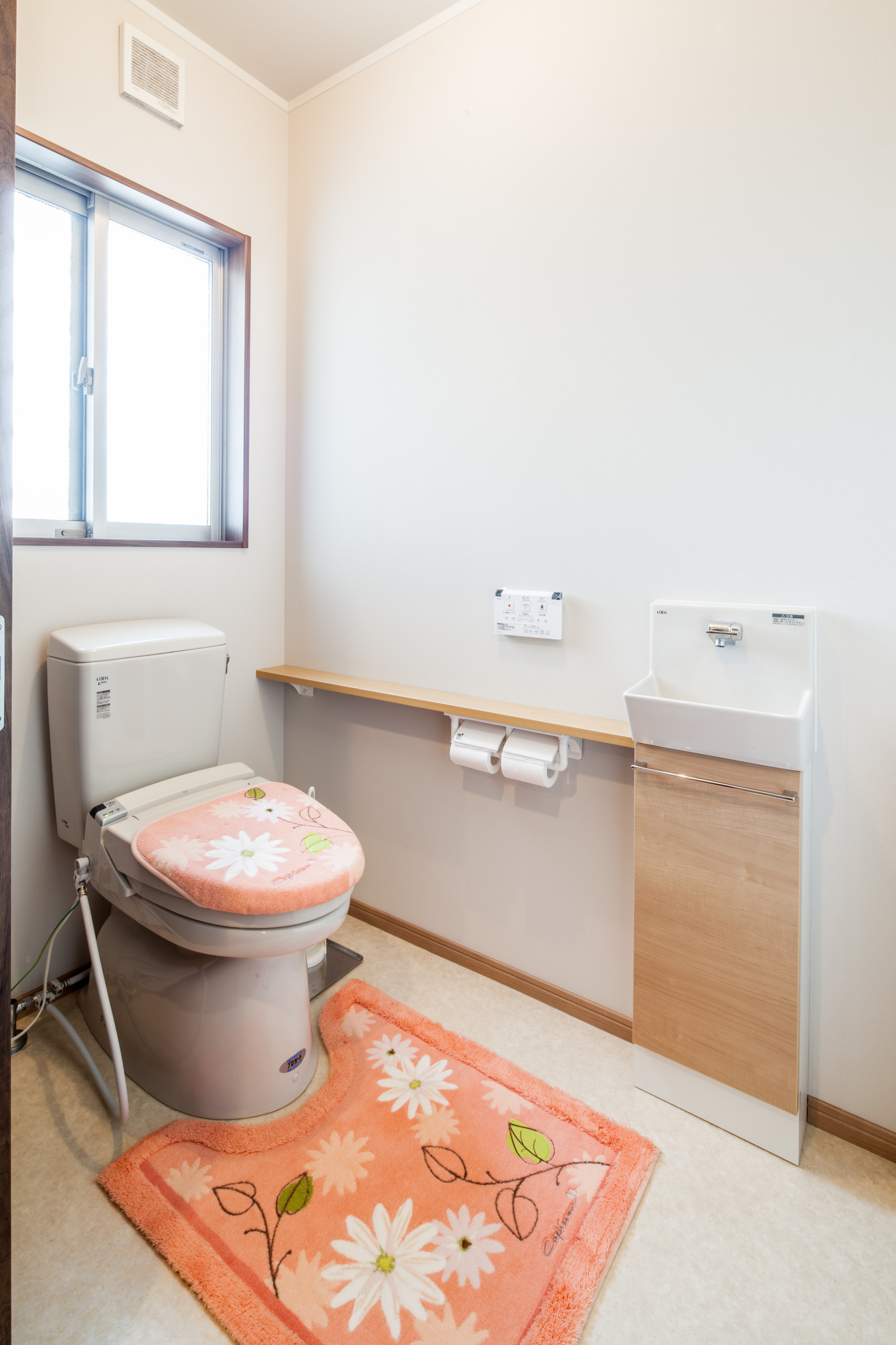 75 Beautiful Wallpaper Ceiling Bath Pictures Ideas June 21 Houzz