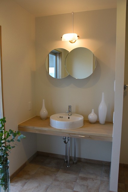 洗面所のおしゃれな鏡の選び方ーサイズ デザイン 素材について Houzz ハウズ