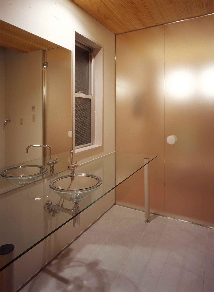 喧噪に包まれた町の静かな家 Modern Powder Room Osaka By アンダーコンストラクション Houzz