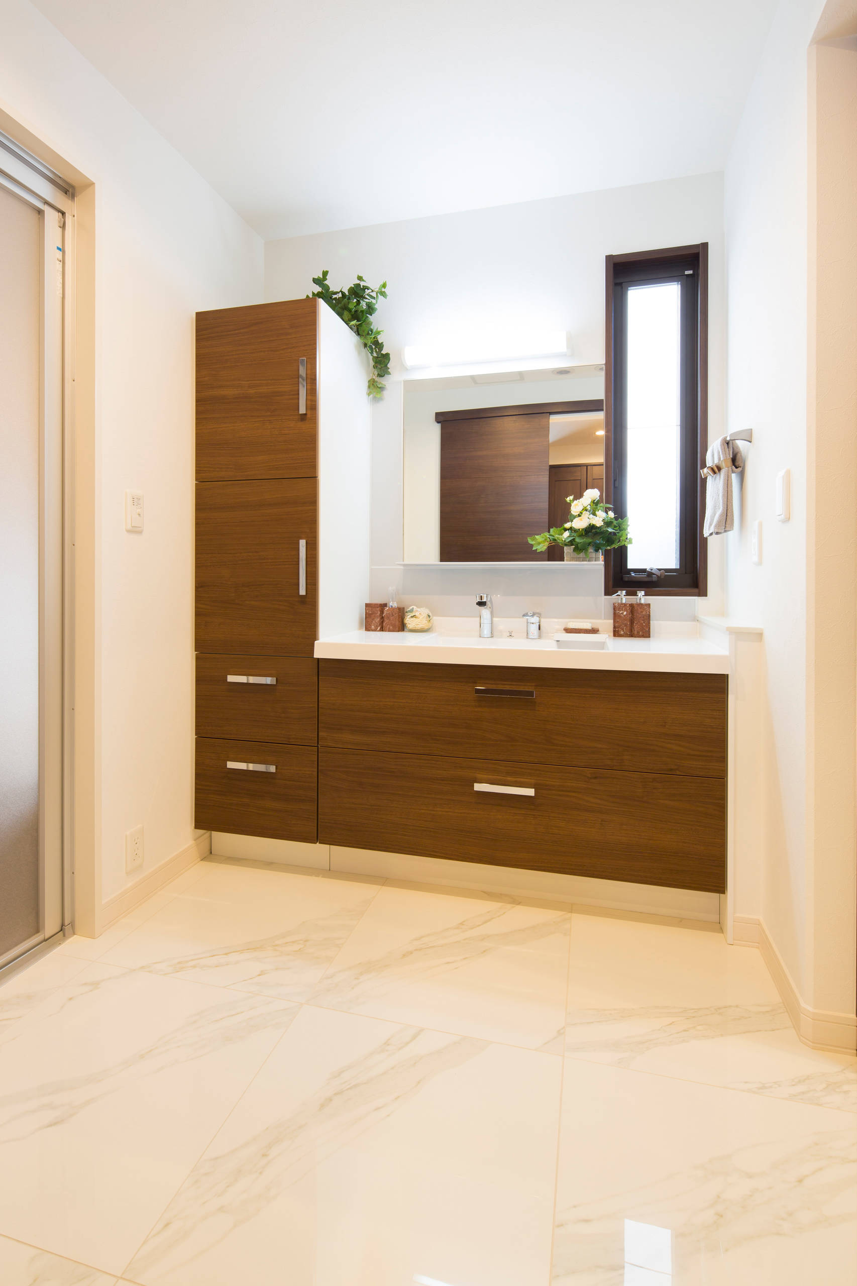 大理石調の高級感と清潔感のある洗面スペース Modern Powder Room Other By リビエラ株式会社 Houzz 大理石調の高級感と清潔感のある洗面スペース Modern Powder Room Other By リビエラ株式会社 Houzz