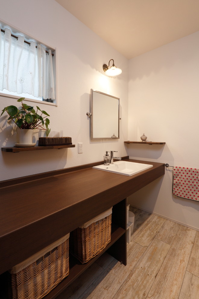 庭からも吹抜けからも穏やかな光が室内を包む家 Contemporary Powder Room Other By 株式会社蒲生工務店 Houzz