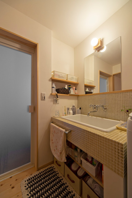 手をかけることを大切にした里山の家 Modern Powder Room Other By 丹波 風の工房 Houzz