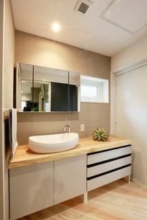 おしゃれなトイレ 洗面所 グレーの壁 の画像 21年8月 Houzz ハウズ