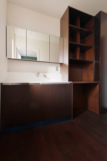 既製品 造作収納 オリジナルの洗面台 Modern Powder Room Tokyo Suburbs By 株式会社ミューズの家 Houzz