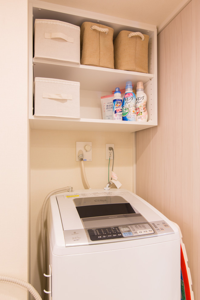 洗濯機上の吊戸棚 オープン棚 Powder Room Tokyo By おうちデザイン研究所 Houzz