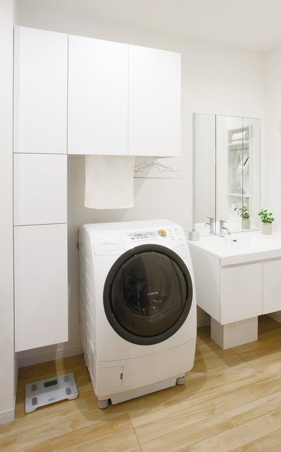 洗濯機上収納 Moderno Aseo Otras Zonas De 収納生活 Nankai Houzz