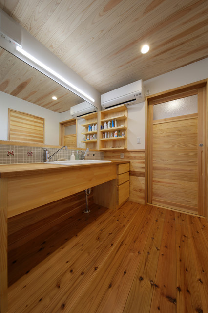 洗面脱衣室 Japanese Powder Room Other By 有限会社 ササキ設計 Houzz