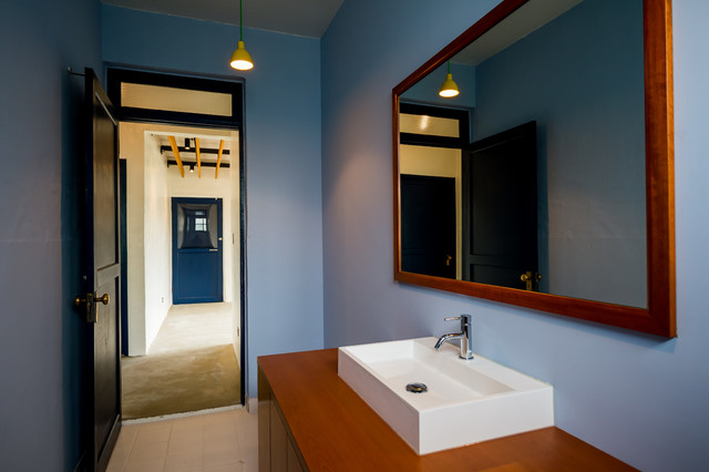 港川の外人住宅リフォーム ミッドセンチュリー トイレ 洗面所 他の地域 有限会社ウイテック アールプランニング Houzz ハウズ