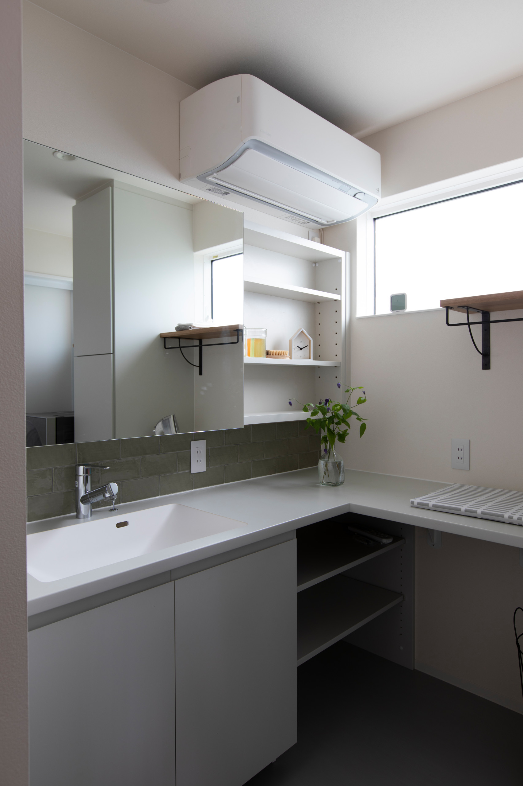 おしゃれなトイレ 洗面所 壁紙 の画像 75選 22年9月 Houzz ハウズ おしゃれなトイレ 洗面所 壁紙 の画像 75選 22年9月 Houzz ハウズ